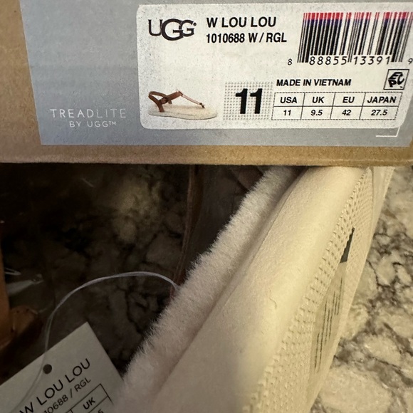 NWT•Ugg Sandals• - Picture 6 of 6